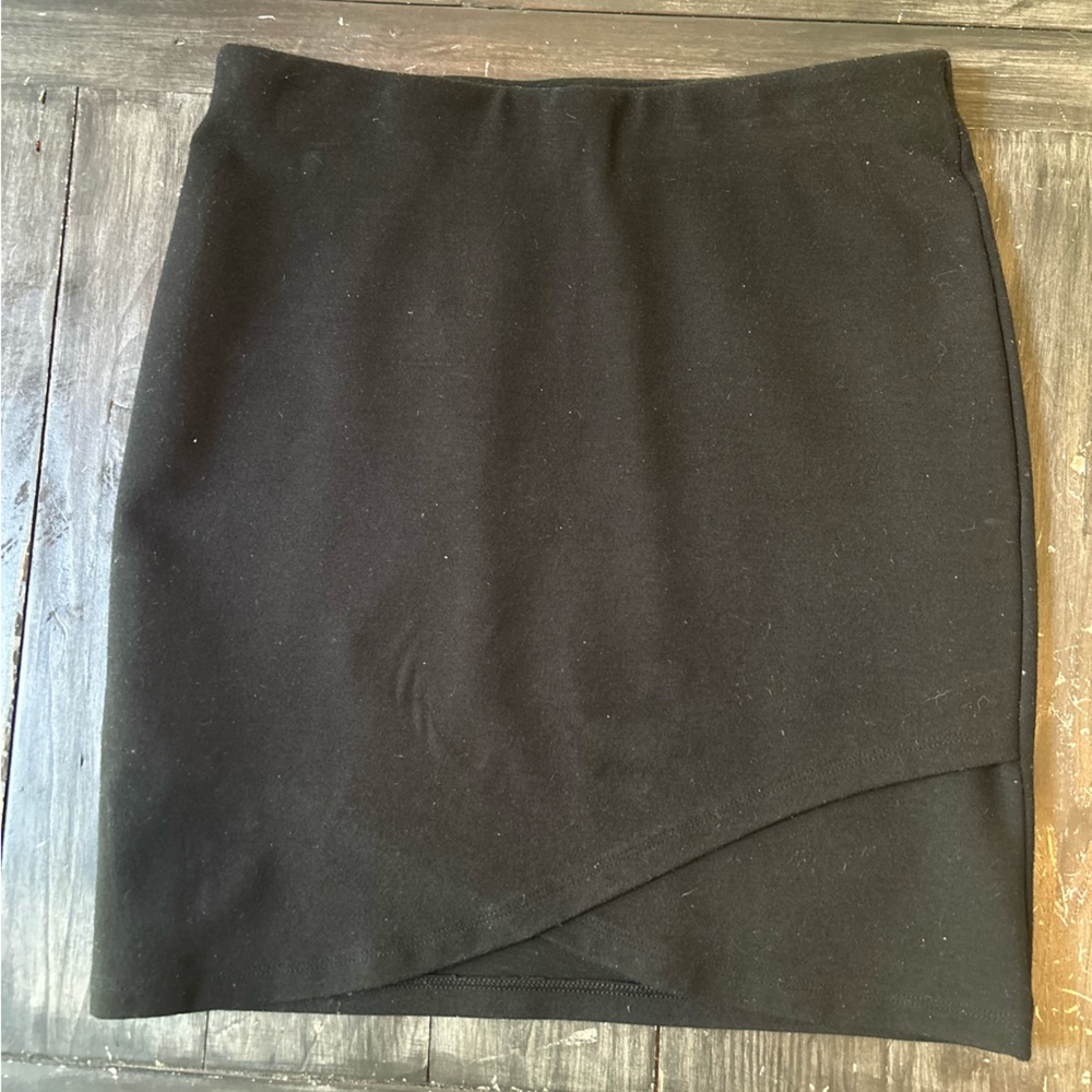 Aritzia Talulah Skirt (never worn)